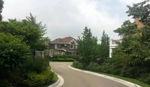 昆明森林坡地公園物業(yè)的標(biāo)志性項(xiàng)目——世博生態(tài)城 昆明森林坡地公園物業(yè)的標(biāo)志性項(xiàng)目——世博生態(tài)城