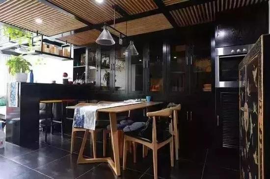 ��ɫ��Ҫ����e�\(y��n)��